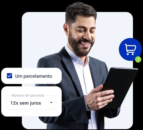 Evaristo Costa sorrindo com um tablet na mão. Ao seu lado, uma simulação de criação da cobrança parcelada dentro do Asaas, com a seleção do número de parcelas.